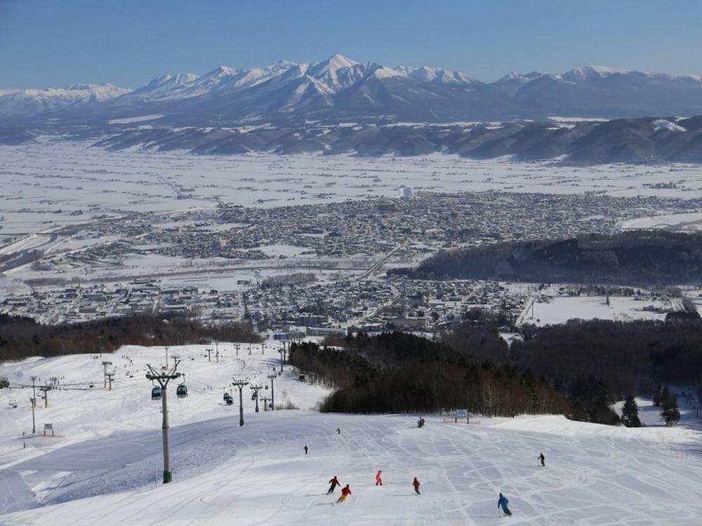 La Vista Furano Hills Natural Hot Spring Exterior foto